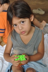 Girl participates in Libras de Amor Project
